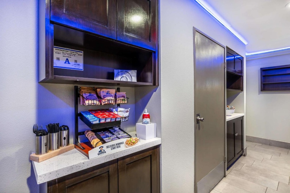 Queen Room with Two Queen Beds and Roll-In Shower - Disability Access