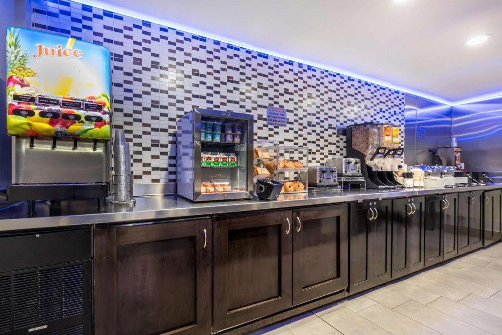 Queen Room with Two Queen Beds and Bathtub - Disability Access/Non-Smoking